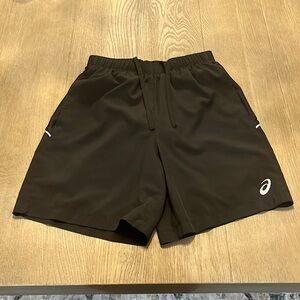 Men’s small Asics running shorts with liner